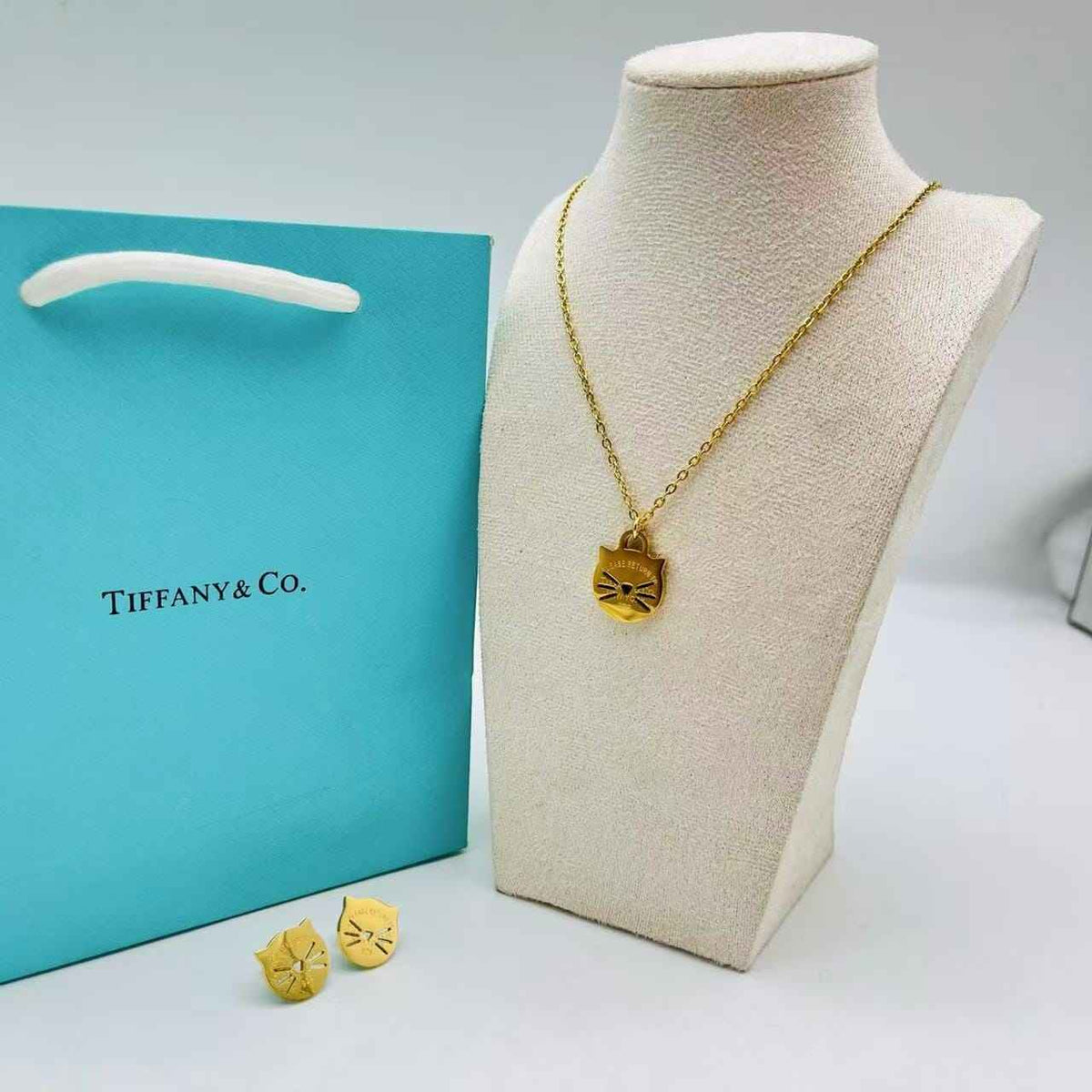 Cat Face Charm Jewellery Set – Necklace & Earrings | طقم مجوهرات وجه القط