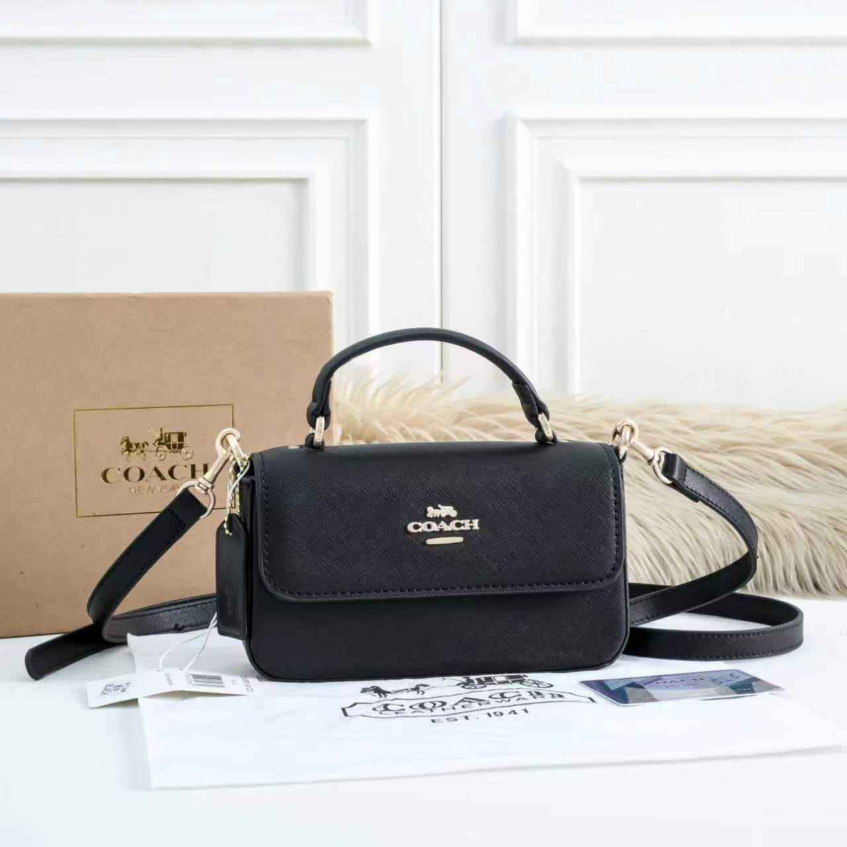 Structured Mini Handbag with Classic Signature-Inspired Style – 19 × 5 × 6cm