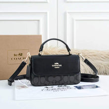 Structured Mini Handbag with Classic Signature-Inspired Style – 19 × 5 × 6cm