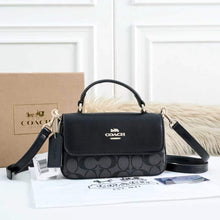 Structured Mini Handbag with Classic Signature-Inspired Style – 19 × 5 × 6cm