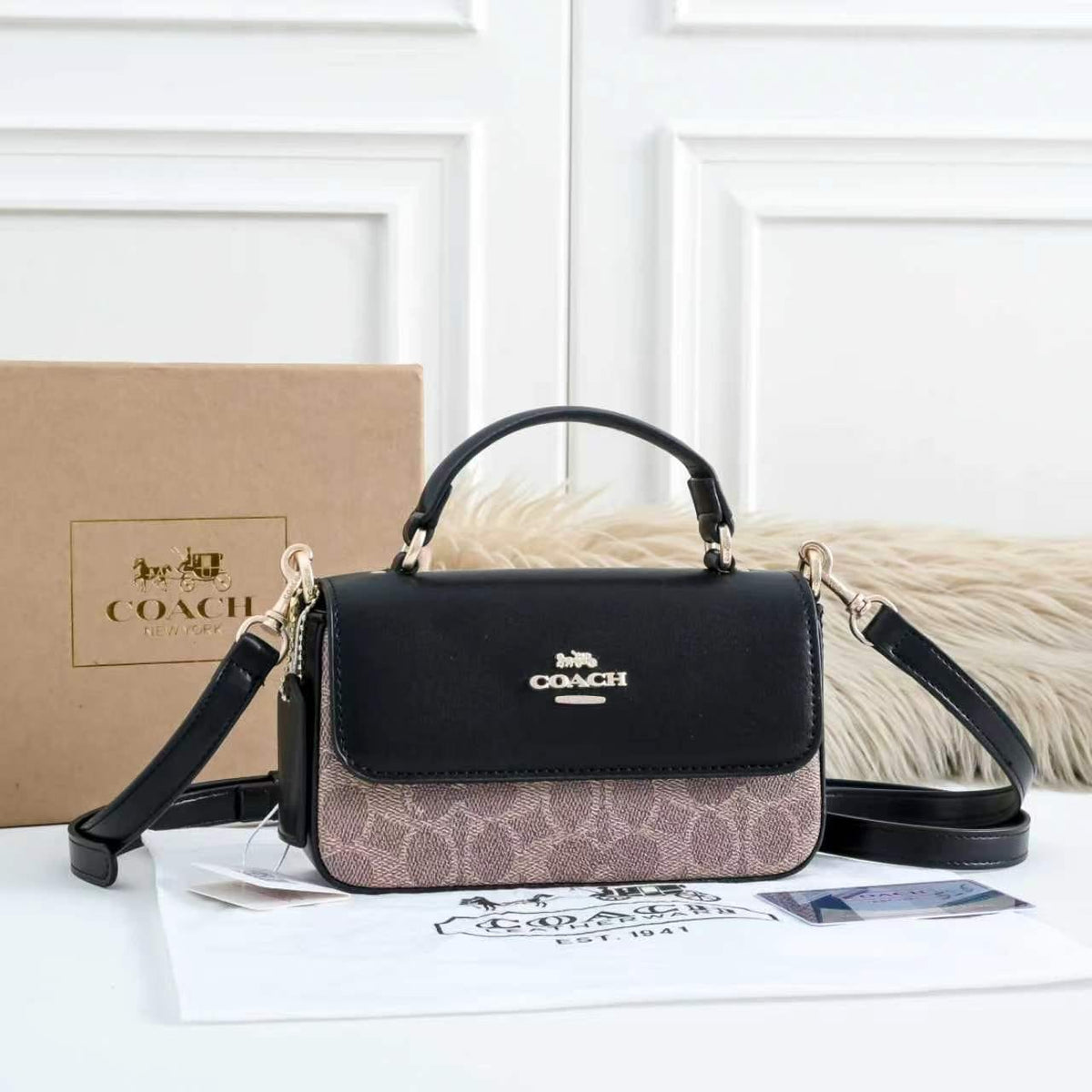 Structured Mini Handbag with Classic Signature-Inspired Style – 19 × 5 × 6cm