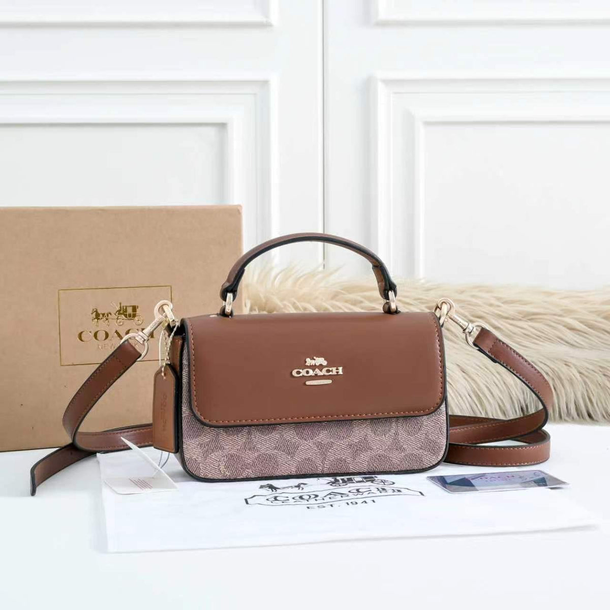 Structured Mini Handbag with Classic Signature-Inspired Style – 19 × 5 × 6cm