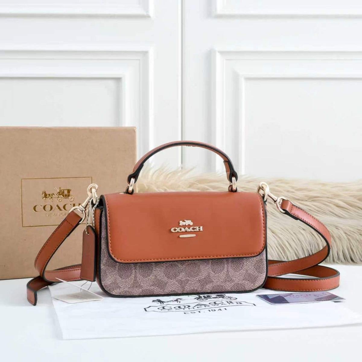 Structured Mini Handbag with Classic Signature-Inspired Style – 19 × 5 × 6cm