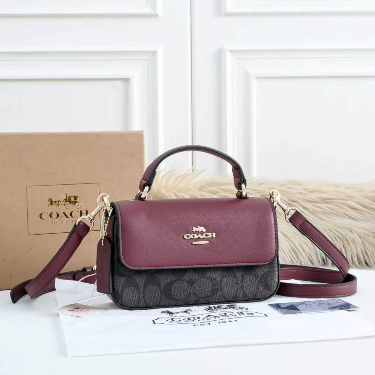 Structured Mini Handbag with Classic Signature-Inspired Style – 19 × 5 × 6cm