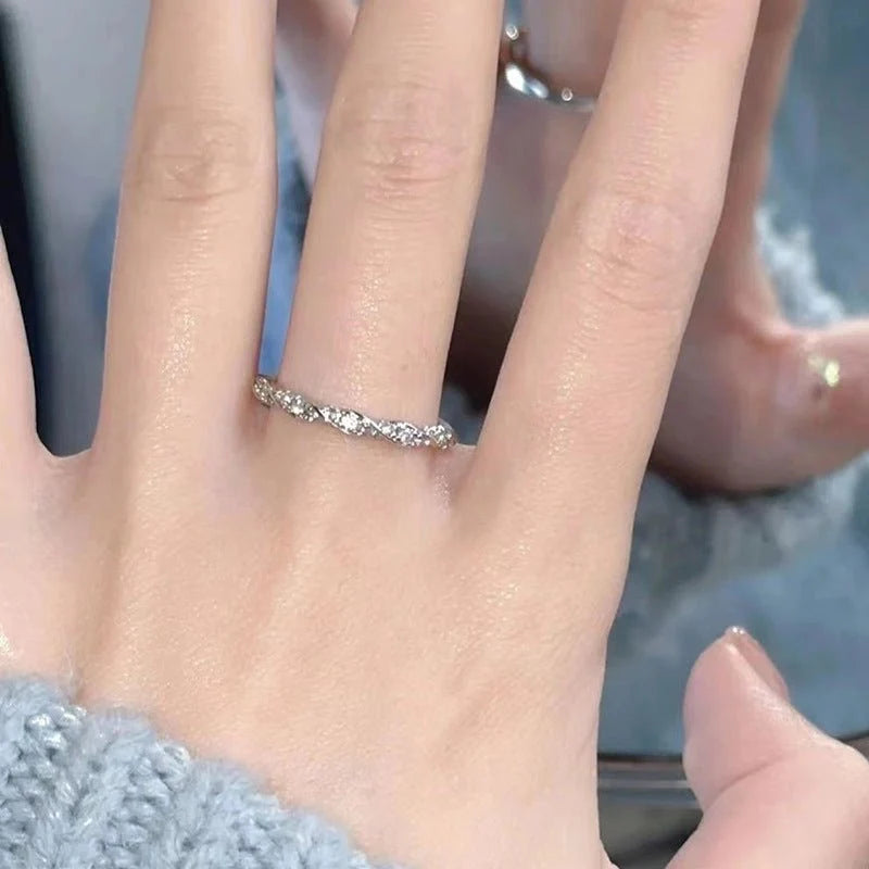 S999 Sterling Silver Winding Love Ring – Elegant Minimalist Design