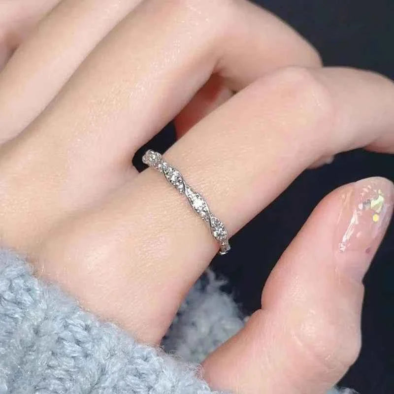 S999 Sterling Silver Winding Love Ring – Elegant Minimalist Design